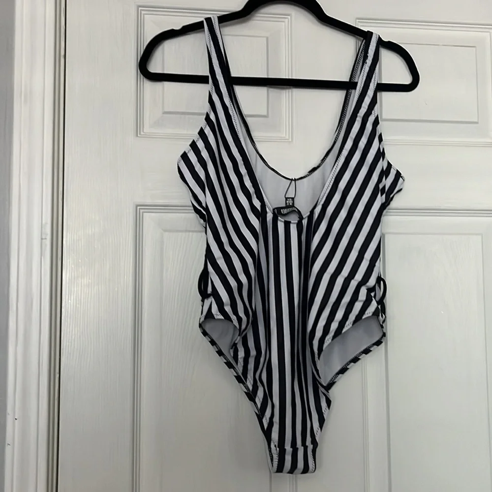 Missguided this swimsuit